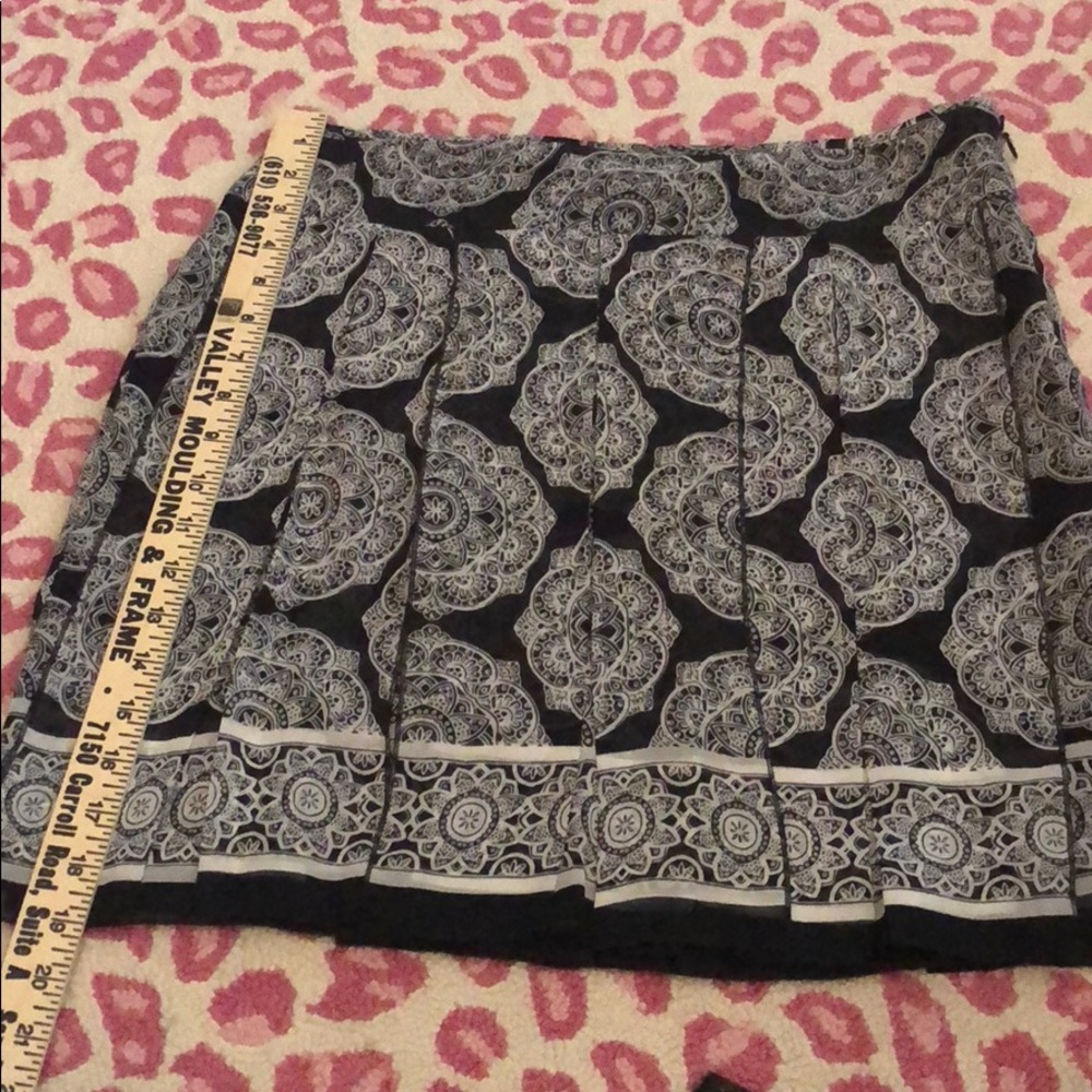 White House black market silk skirt - Picture 1 of 5